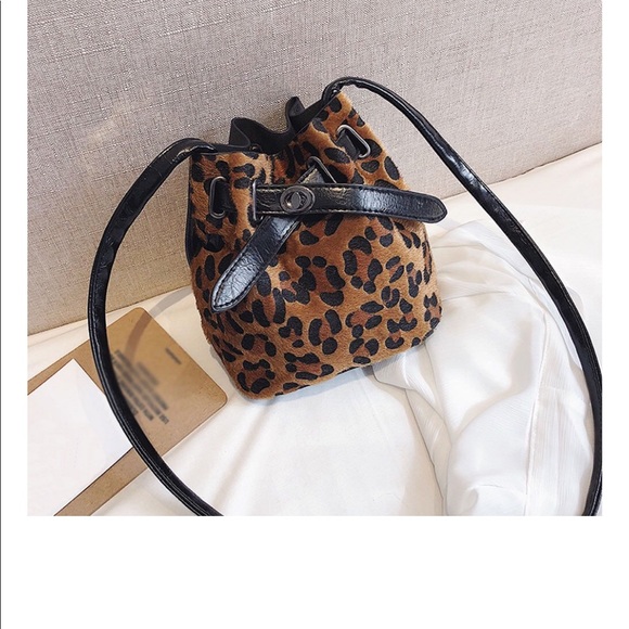 Leopard crossbody, messenger bag - Picture 3 of 7